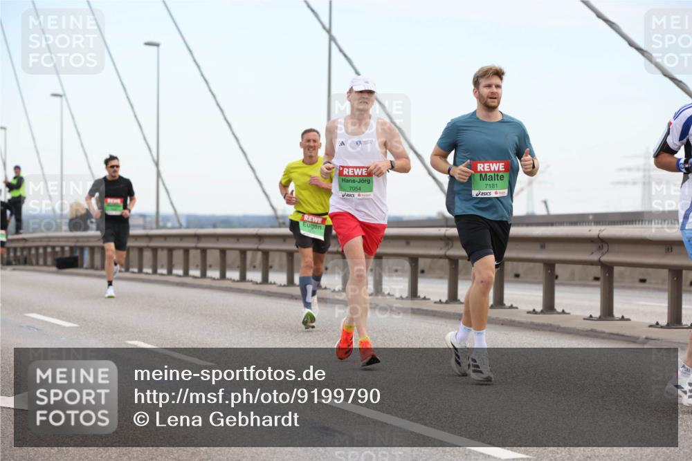 03.10.2025 - Köhlbrandbrückenlauf Lena Gebhardt http://msf.ph/oto/9199790 03.10.2025 15:19:31 Position 1 7054, 7181 meine-sportfotos.de