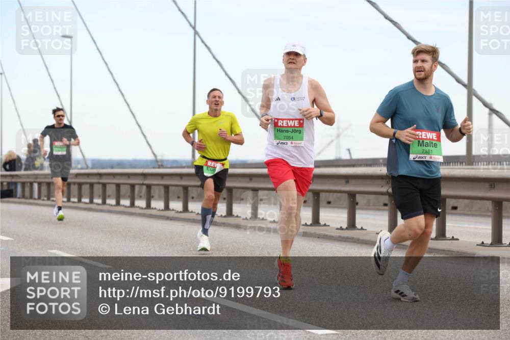 03.10.2025 - Köhlbrandbrückenlauf Lena Gebhardt http://msf.ph/oto/9199793 03.10.2025 15:19:32 Position 1 7054, 7181 meine-sportfotos.de