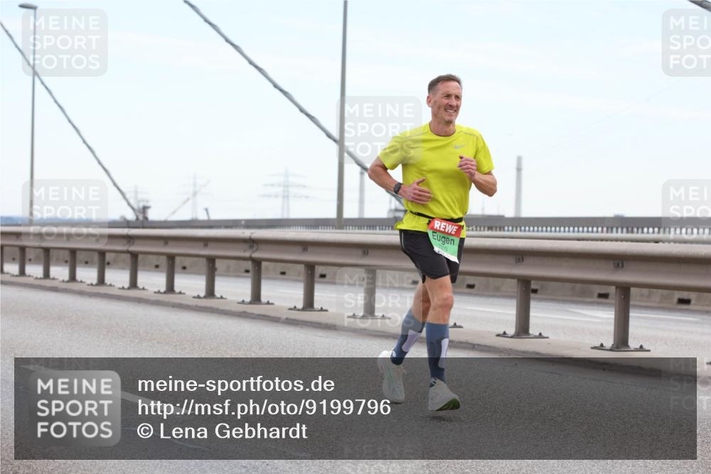 03.10.2025 - Köhlbrandbrückenlauf Lena Gebhardt http://msf.ph/oto/9199796 03.10.2025 15:19:34 Position 1 7210 meine-sportfotos.de