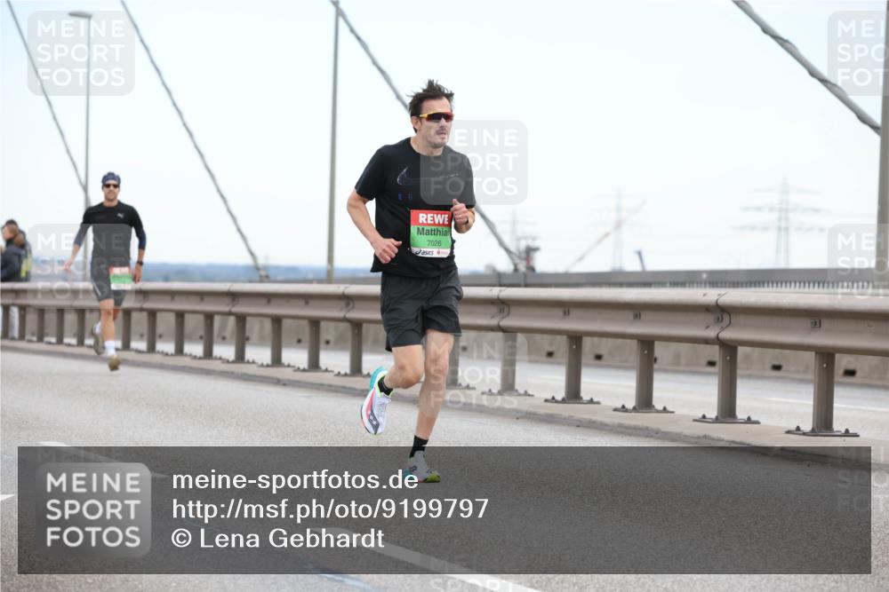 03.10.2025 - Köhlbrandbrückenlauf Lena Gebhardt http://msf.ph/oto/9199797 03.10.2025 15:19:35 Position 1 7026 meine-sportfotos.de