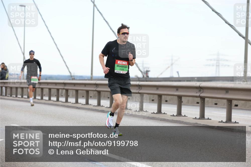 03.10.2025 - Köhlbrandbrückenlauf Lena Gebhardt http://msf.ph/oto/9199798 03.10.2025 15:19:35 Position 1 7026 meine-sportfotos.de
