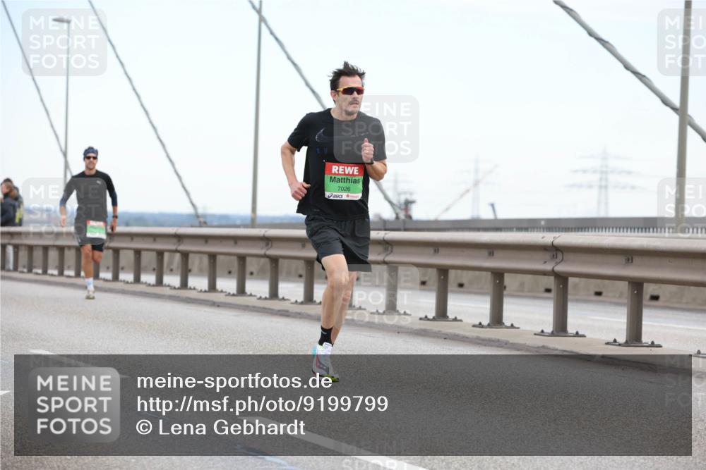 03.10.2025 - Köhlbrandbrückenlauf Lena Gebhardt http://msf.ph/oto/9199799 03.10.2025 15:19:35 Position 1 7026 meine-sportfotos.de