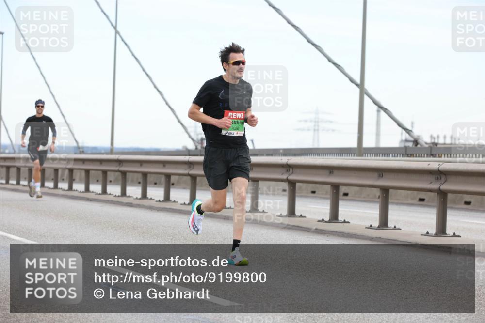 03.10.2025 - Köhlbrandbrückenlauf Lena Gebhardt http://msf.ph/oto/9199800 03.10.2025 15:19:36 Position 1 7026 meine-sportfotos.de