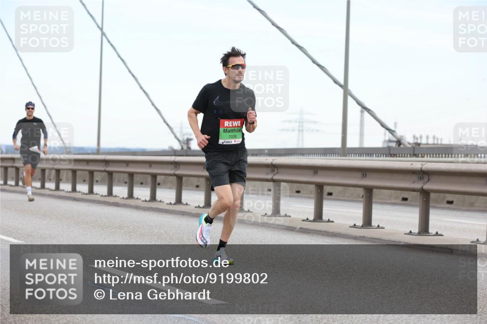 03.10.2025 - Köhlbrandbrückenlauf Lena Gebhardt http://msf.ph/oto/9199802 03.10.2025 15:19:36 Position 1 7026 meine-sportfotos.de