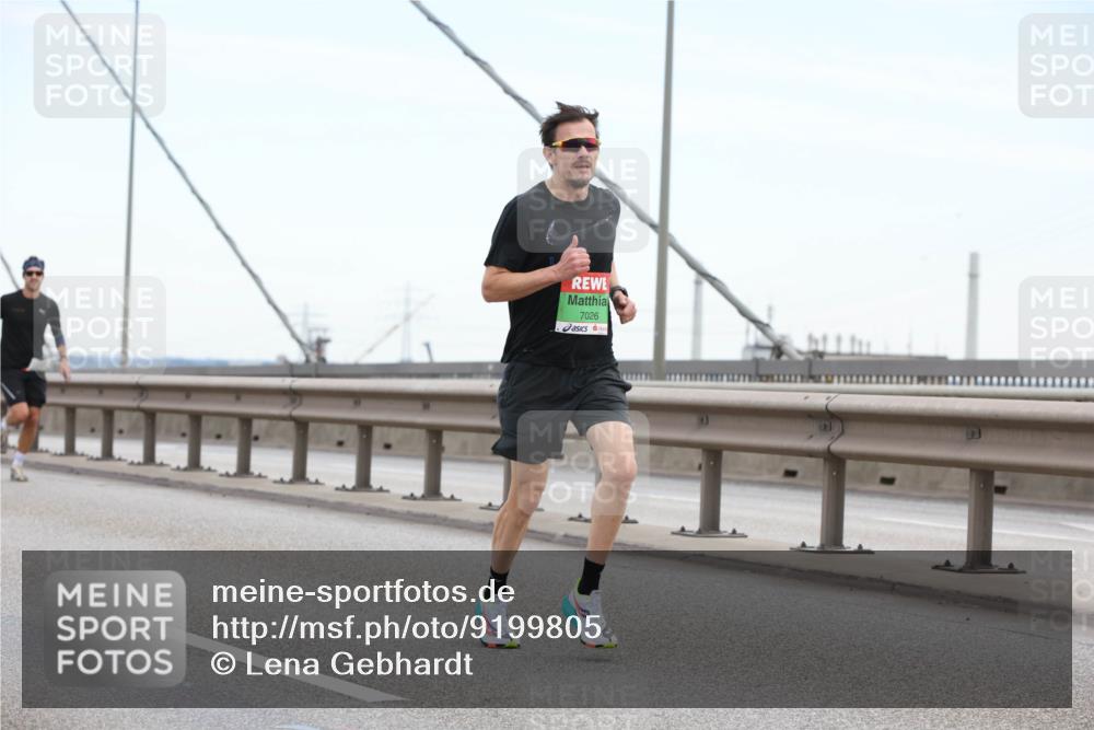 03.10.2025 - Köhlbrandbrückenlauf Lena Gebhardt http://msf.ph/oto/9199805 03.10.2025 15:19:36 Position 1 7026 meine-sportfotos.de