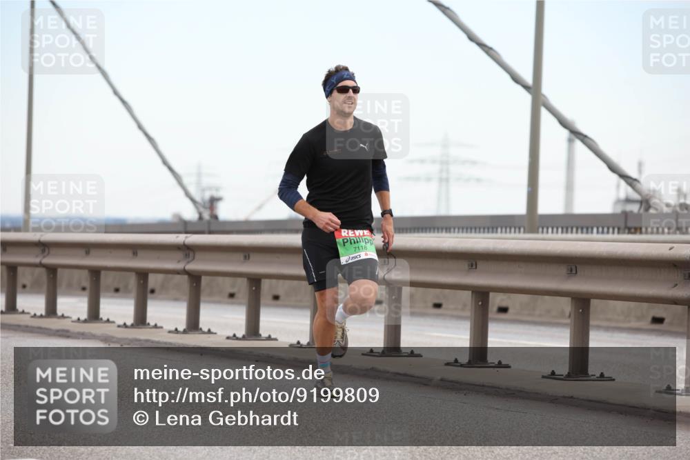03.10.2025 - Köhlbrandbrückenlauf Lena Gebhardt http://msf.ph/oto/9199809 03.10.2025 15:19:38 Position 1 7118 meine-sportfotos.de