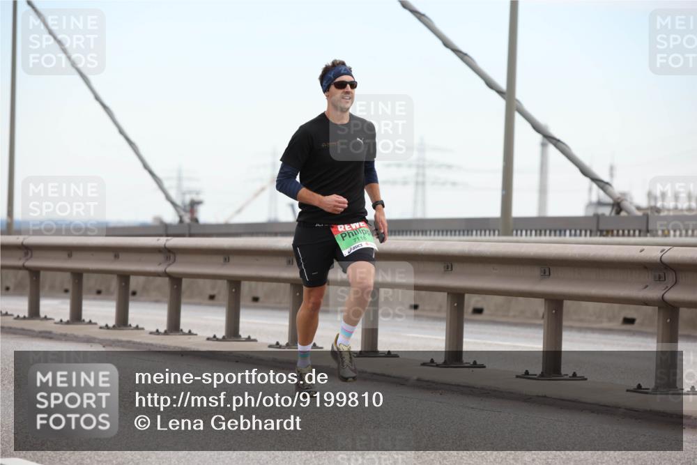 03.10.2025 - Köhlbrandbrückenlauf Lena Gebhardt http://msf.ph/oto/9199810 03.10.2025 15:19:39 Position 1 7118 meine-sportfotos.de