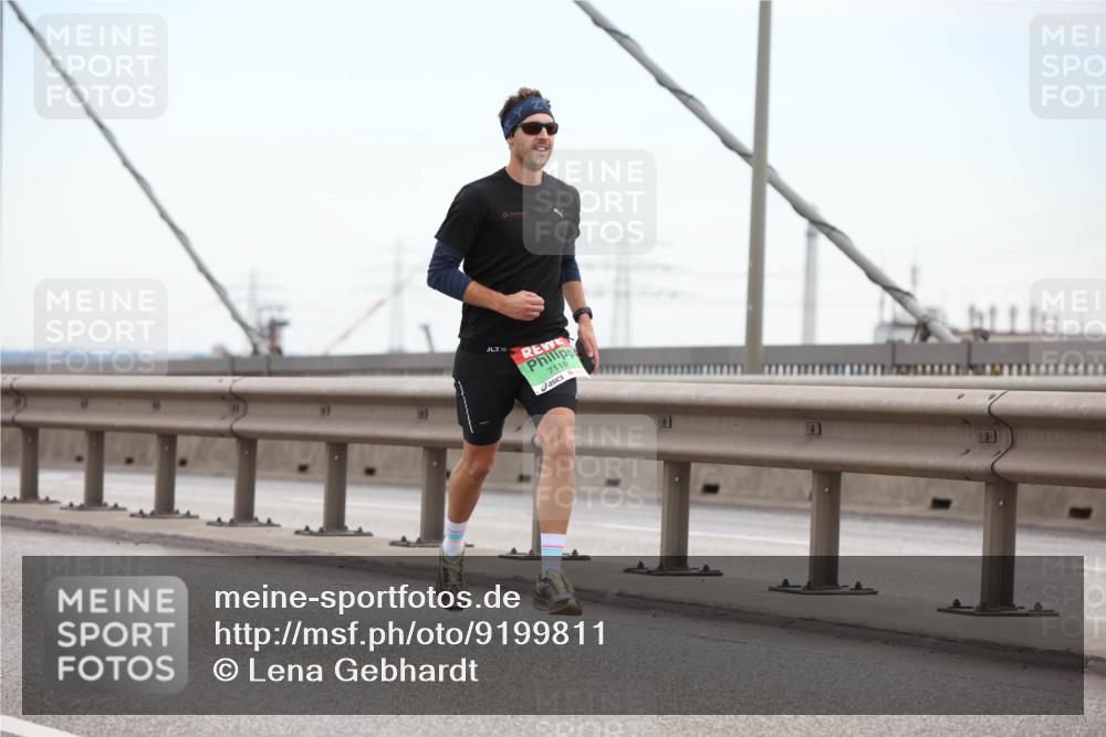 03.10.2025 - Köhlbrandbrückenlauf Lena Gebhardt http://msf.ph/oto/9199811 03.10.2025 15:19:39 Position 1 7118 meine-sportfotos.de