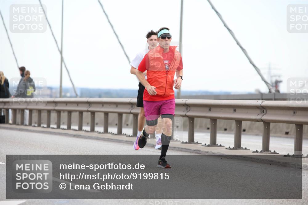 03.10.2025 - Köhlbrandbrückenlauf Lena Gebhardt http://msf.ph/oto/9199815 03.10.2025 15:19:41 Position 1  meine-sportfotos.de