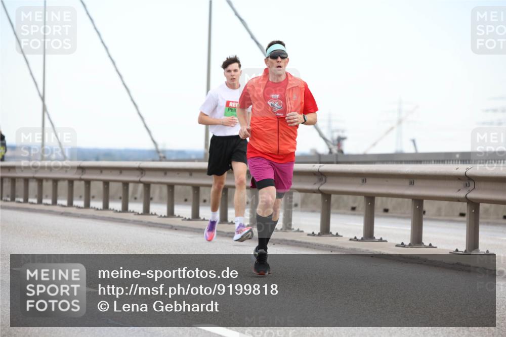 03.10.2025 - Köhlbrandbrückenlauf Lena Gebhardt http://msf.ph/oto/9199818 03.10.2025 15:19:42 Position 1  meine-sportfotos.de