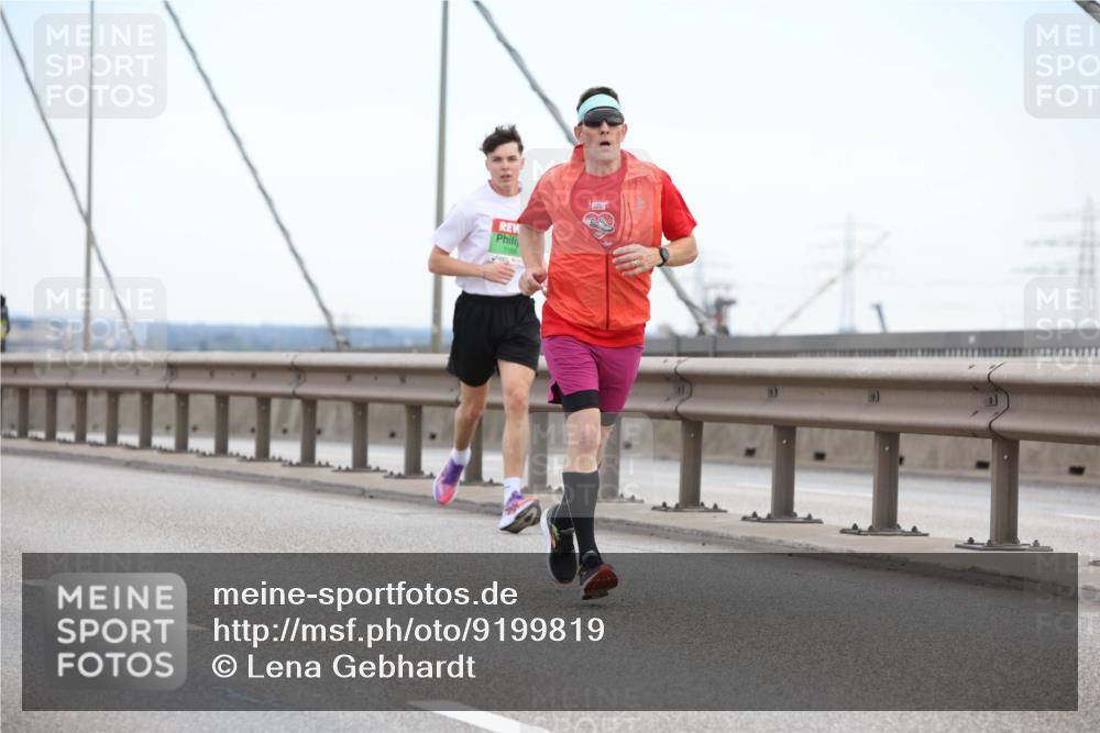03.10.2025 - Köhlbrandbrückenlauf Lena Gebhardt http://msf.ph/oto/9199819 03.10.2025 15:19:42 Position 1  meine-sportfotos.de
