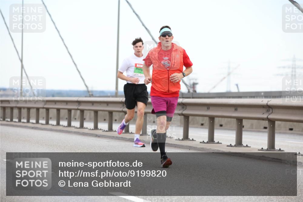 03.10.2025 - Köhlbrandbrückenlauf Lena Gebhardt http://msf.ph/oto/9199820 03.10.2025 15:19:42 Position 1  meine-sportfotos.de
