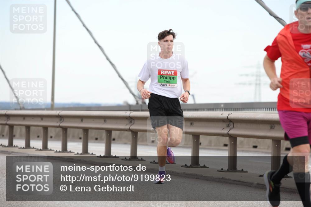 03.10.2025 - Köhlbrandbrückenlauf Lena Gebhardt http://msf.ph/oto/9199823 03.10.2025 15:19:43 Position 1 7166 meine-sportfotos.de