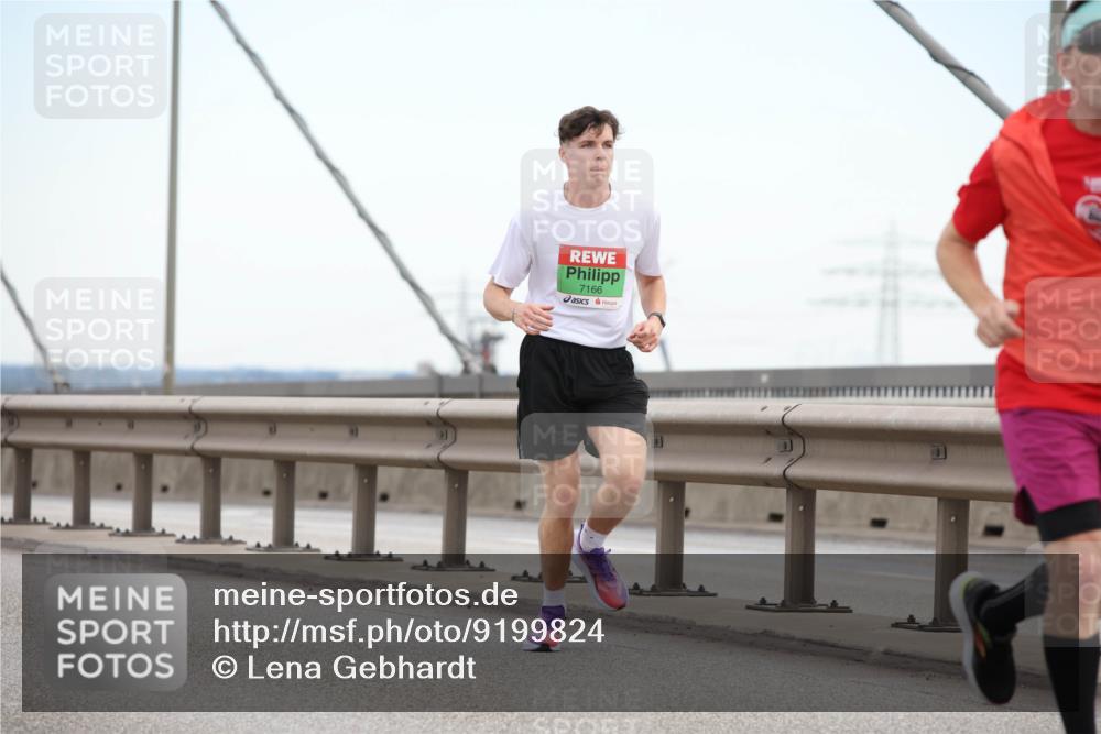 03.10.2025 - Köhlbrandbrückenlauf Lena Gebhardt http://msf.ph/oto/9199824 03.10.2025 15:19:43 Position 1 7166 meine-sportfotos.de