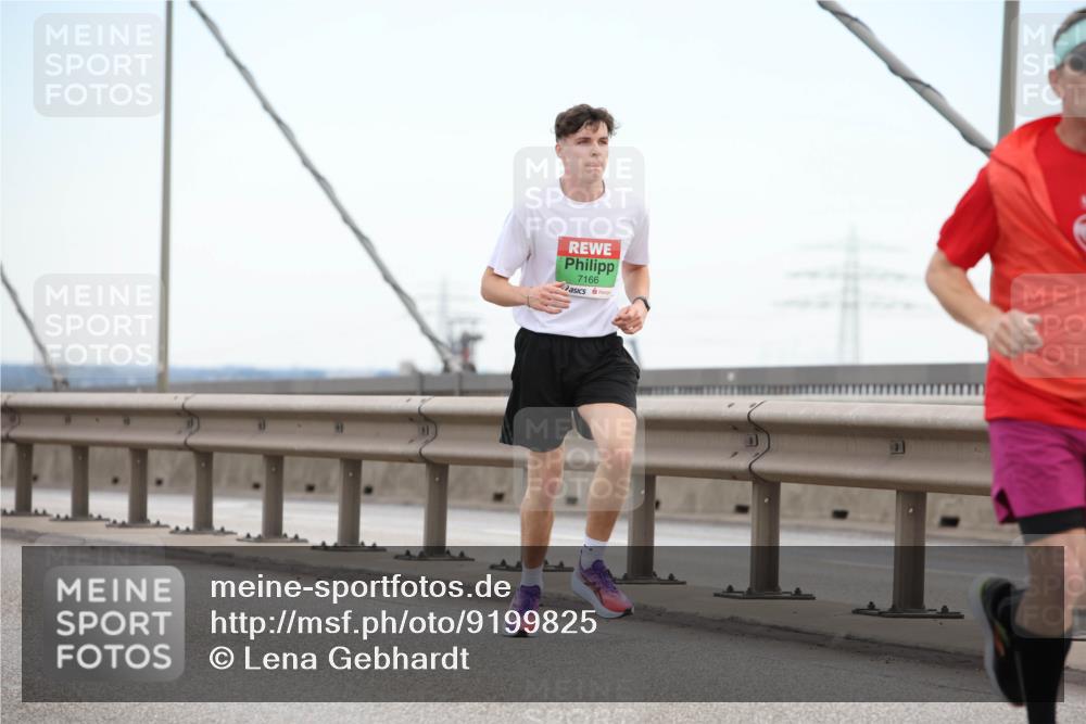 03.10.2025 - Köhlbrandbrückenlauf Lena Gebhardt http://msf.ph/oto/9199825 03.10.2025 15:19:43 Position 1 7166 meine-sportfotos.de