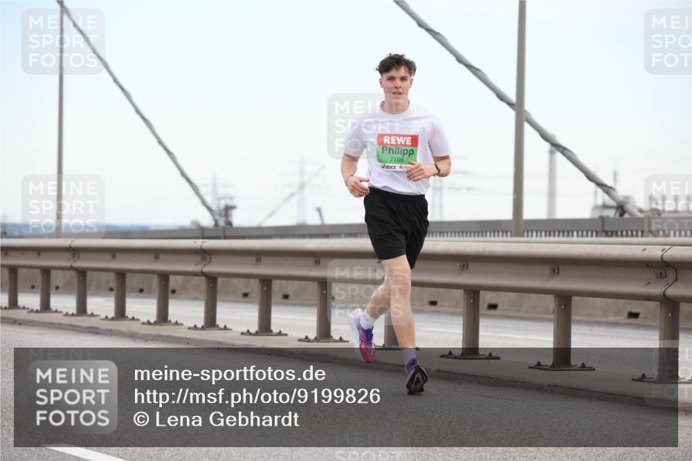03.10.2025 - Köhlbrandbrückenlauf Lena Gebhardt http://msf.ph/oto/9199826 03.10.2025 15:19:44 Position 1 7166 meine-sportfotos.de