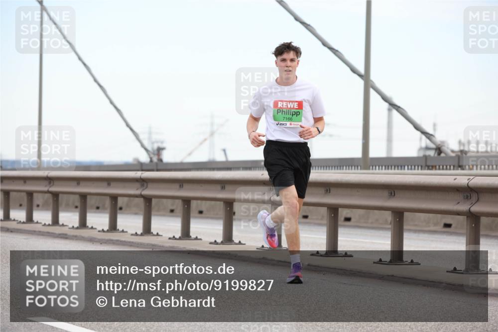 03.10.2025 - Köhlbrandbrückenlauf Lena Gebhardt http://msf.ph/oto/9199827 03.10.2025 15:19:44 Position 1 7166 meine-sportfotos.de