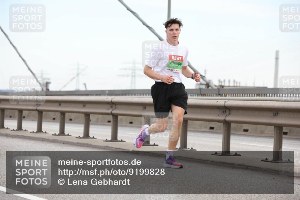03.10.2025 - Köhlbrandbrückenlauf Lena Gebhardt http://msf.ph/oto/9199828 03.10.2025 15:19:44 Position 1 7166 meine-sportfotos.de