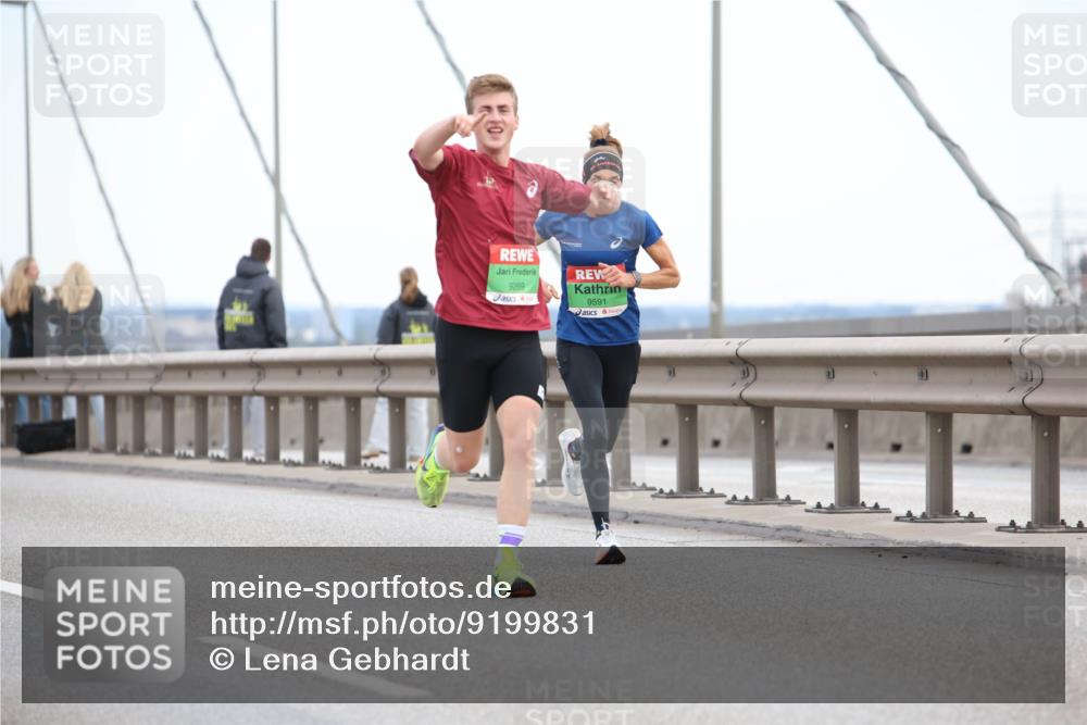 03.10.2025 - Köhlbrandbrückenlauf Lena Gebhardt http://msf.ph/oto/9199831 03.10.2025 15:19:52 Position 1 9269, 9591 meine-sportfotos.de