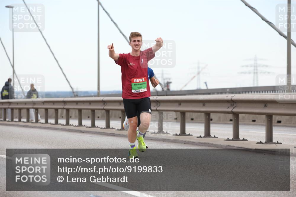 03.10.2025 - Köhlbrandbrückenlauf Lena Gebhardt http://msf.ph/oto/9199833 03.10.2025 15:19:54 Position 1 9269 meine-sportfotos.de