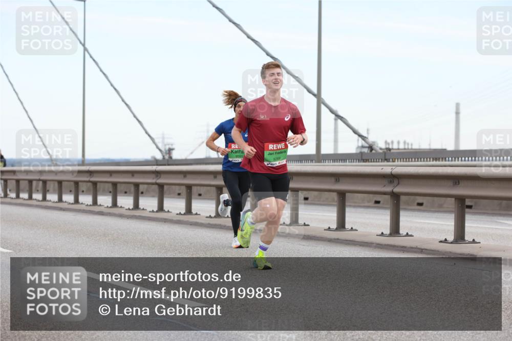 03.10.2025 - Köhlbrandbrückenlauf Lena Gebhardt http://msf.ph/oto/9199835 03.10.2025 15:19:55 Position 1 9591, 9269 meine-sportfotos.de