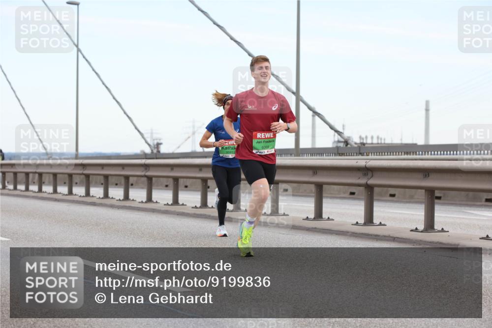 03.10.2025 - Köhlbrandbrückenlauf Lena Gebhardt http://msf.ph/oto/9199836 03.10.2025 15:19:55 Position 1 9591, 9269 meine-sportfotos.de
