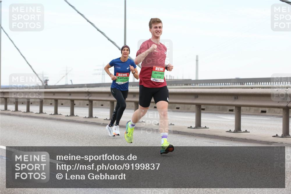03.10.2025 - Köhlbrandbrückenlauf Lena Gebhardt http://msf.ph/oto/9199837 03.10.2025 15:19:55 Position 1 9591, 9269 meine-sportfotos.de