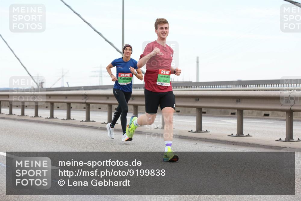 03.10.2025 - Köhlbrandbrückenlauf Lena Gebhardt http://msf.ph/oto/9199838 03.10.2025 15:19:55 Position 1 9591, 9269 meine-sportfotos.de