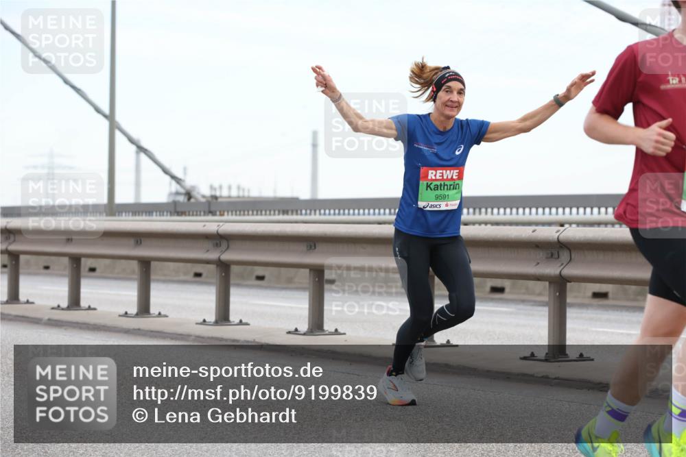 03.10.2025 - Köhlbrandbrückenlauf Lena Gebhardt http://msf.ph/oto/9199839 03.10.2025 15:19:56 Position 1 9591 meine-sportfotos.de
