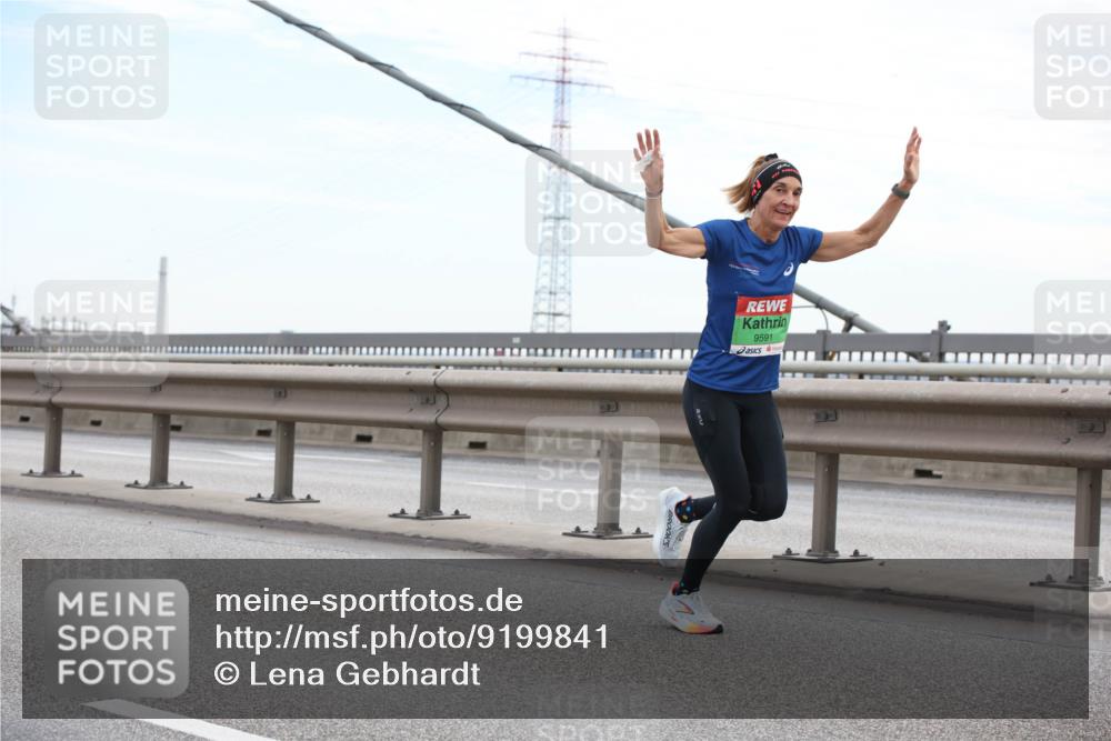 03.10.2025 - Köhlbrandbrückenlauf Lena Gebhardt http://msf.ph/oto/9199841 03.10.2025 15:19:57 Position 1 9591 meine-sportfotos.de