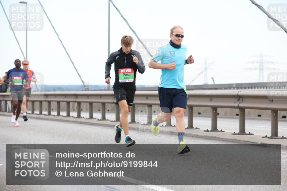 03.10.2025 - Köhlbrandbrückenlauf Lena Gebhardt http://msf.ph/oto/9199844 03.10.2025 15:20:04 Position 1 9322 meine-sportfotos.de