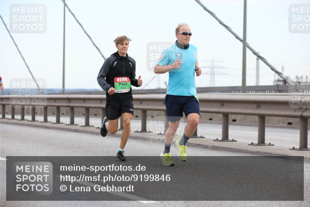 03.10.2025 - Köhlbrandbrückenlauf Lena Gebhardt http://msf.ph/oto/9199846 03.10.2025 15:20:04 Position 1 9322 meine-sportfotos.de