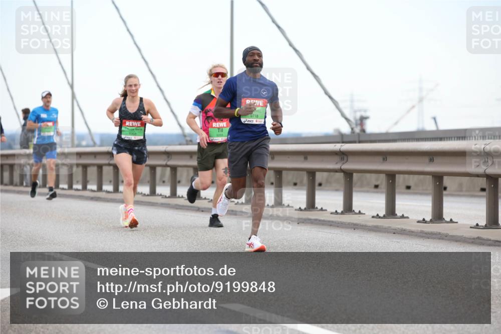 03.10.2025 - Köhlbrandbrückenlauf Lena Gebhardt http://msf.ph/oto/9199848 03.10.2025 15:20:06 Position 1 8968, 9718 meine-sportfotos.de