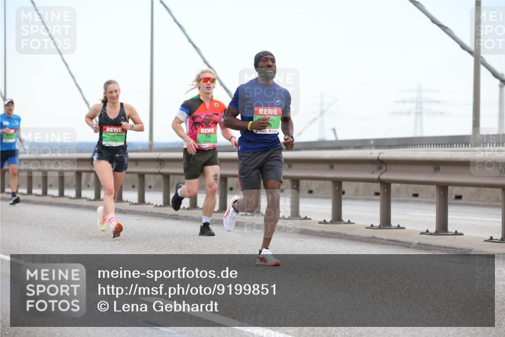 03.10.2025 - Köhlbrandbrückenlauf Lena Gebhardt http://msf.ph/oto/9199851 03.10.2025 15:20:07 Position 1 8968, 8 meine-sportfotos.de