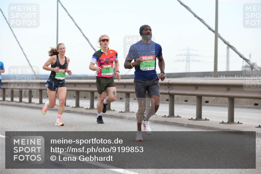03.10.2025 - Köhlbrandbrückenlauf Lena Gebhardt http://msf.ph/oto/9199853 03.10.2025 15:20:07 Position 1 9718, 9268 meine-sportfotos.de