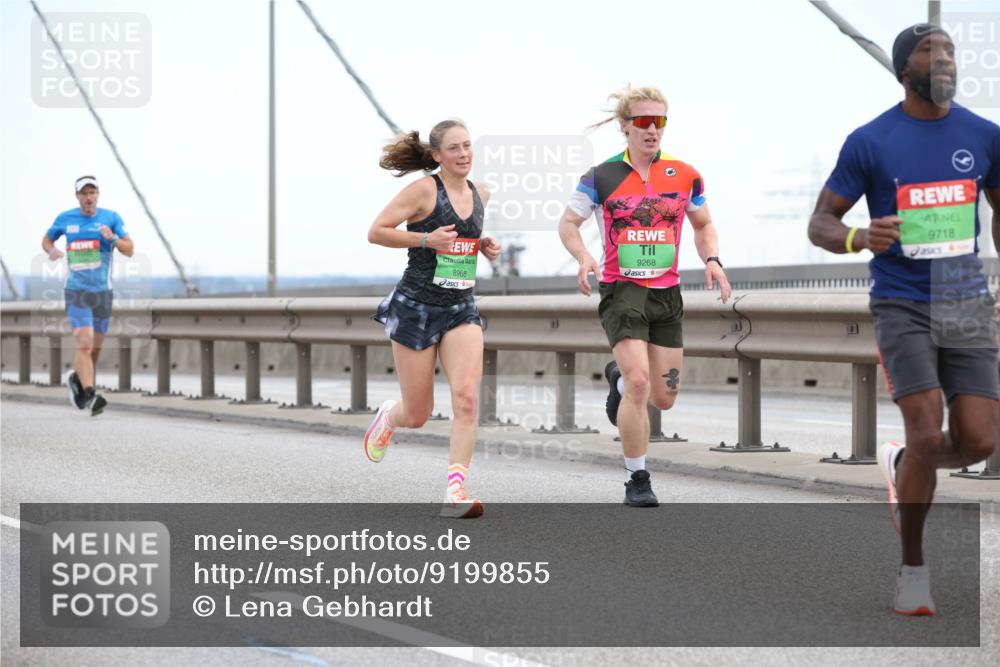 03.10.2025 - Köhlbrandbrückenlauf Lena Gebhardt http://msf.ph/oto/9199855 03.10.2025 15:20:08 Position 1 8968, 9268, 9718 meine-sportfotos.de
