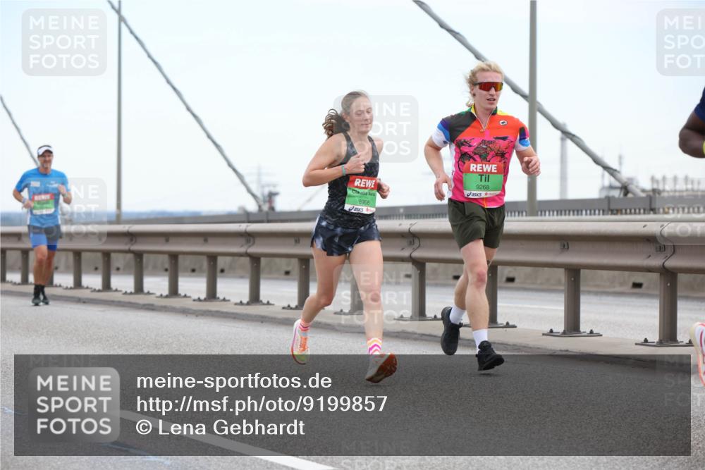 03.10.2025 - Köhlbrandbrückenlauf Lena Gebhardt http://msf.ph/oto/9199857 03.10.2025 15:20:08 Position 1 9268, 8968 meine-sportfotos.de