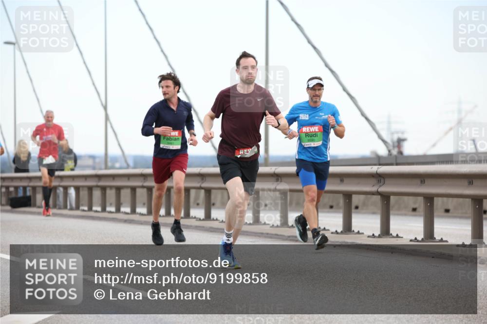 03.10.2025 - Köhlbrandbrückenlauf Lena Gebhardt http://msf.ph/oto/9199858 03.10.2025 15:20:10 Position 1 9461, 9590 meine-sportfotos.de