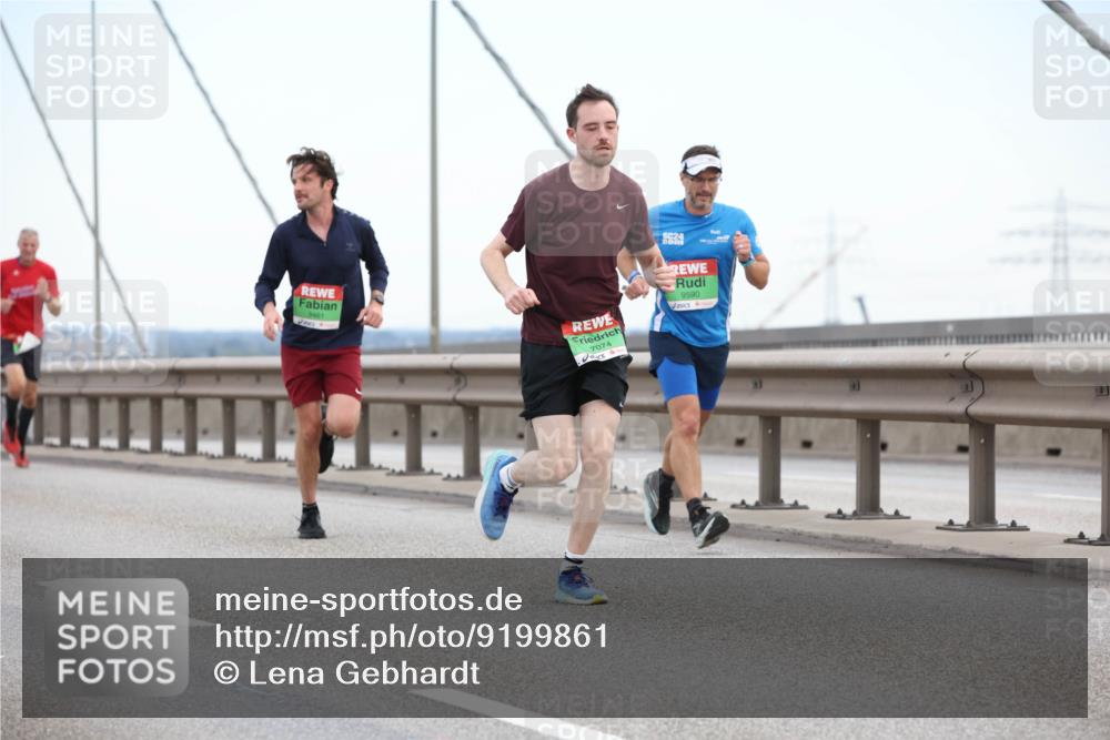 03.10.2025 - Köhlbrandbrückenlauf Lena Gebhardt http://msf.ph/oto/9199861 03.10.2025 15:20:10 Position 1 9461, 7074, 9590 meine-sportfotos.de