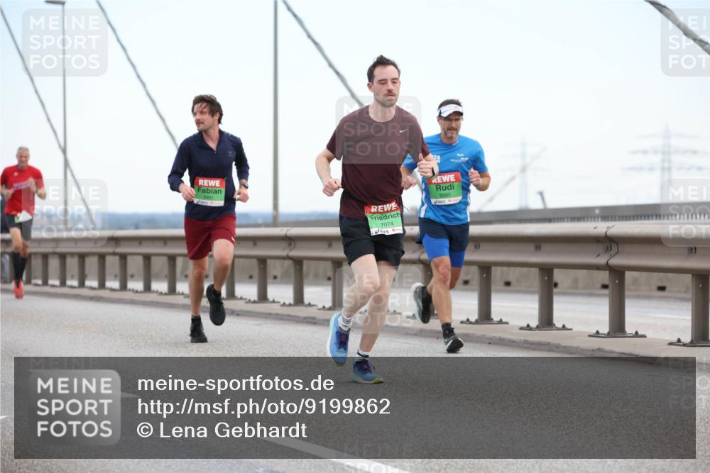 03.10.2025 - Köhlbrandbrückenlauf Lena Gebhardt http://msf.ph/oto/9199862 03.10.2025 15:20:10 Position 1 9461, 7074, 9590 meine-sportfotos.de