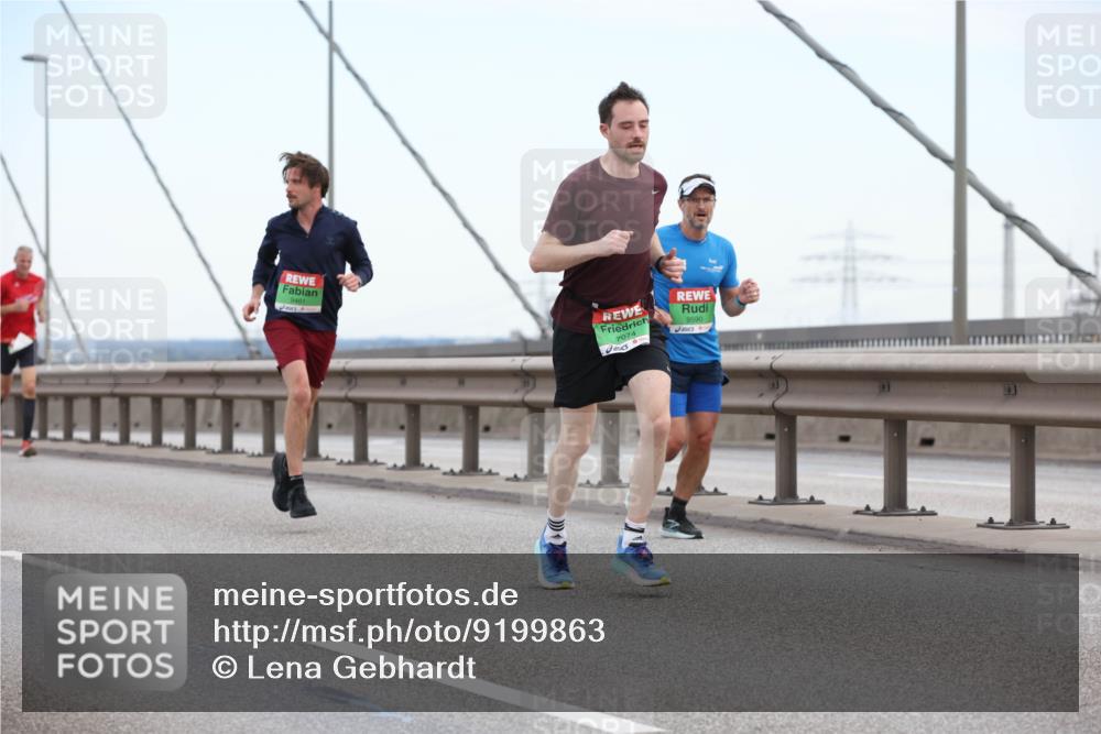 03.10.2025 - Köhlbrandbrückenlauf Lena Gebhardt http://msf.ph/oto/9199863 03.10.2025 15:20:11 Position 1 9461, 7074, 9590 meine-sportfotos.de