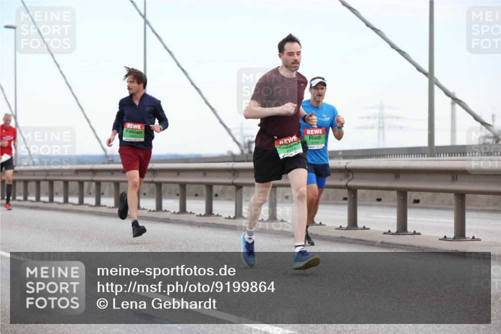 03.10.2025 - Köhlbrandbrückenlauf Lena Gebhardt http://msf.ph/oto/9199864 03.10.2025 15:20:11 Position 1 7074, 9590 meine-sportfotos.de