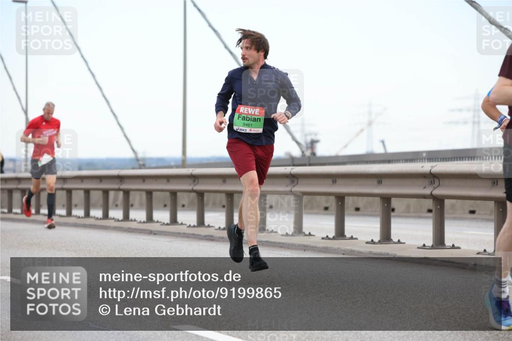 03.10.2025 - Köhlbrandbrückenlauf Lena Gebhardt http://msf.ph/oto/9199865 03.10.2025 15:20:12 Position 1 9461 meine-sportfotos.de