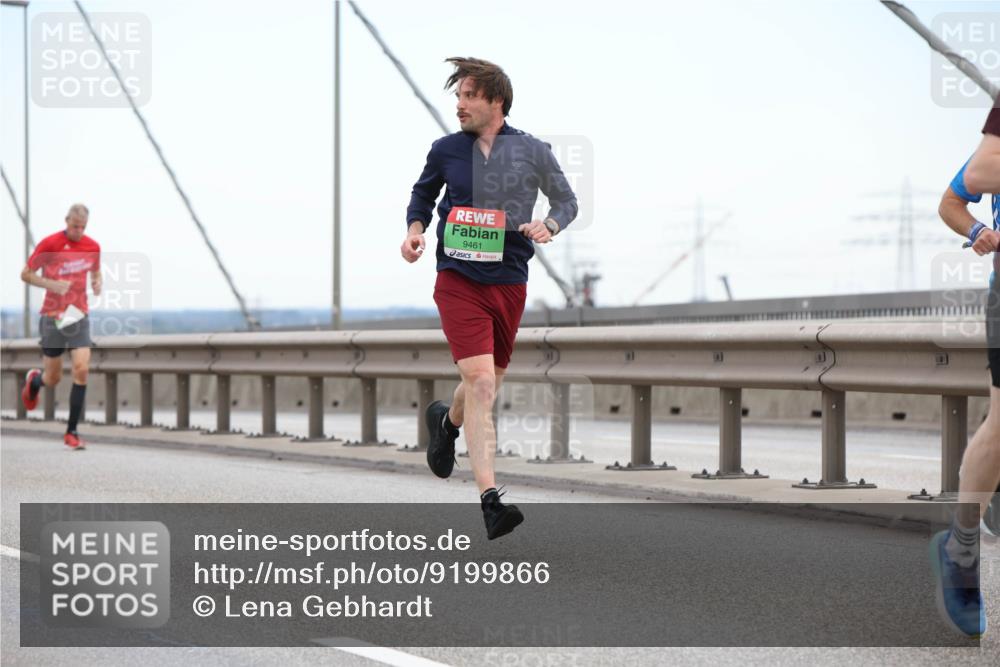 03.10.2025 - Köhlbrandbrückenlauf Lena Gebhardt http://msf.ph/oto/9199866 03.10.2025 15:20:12 Position 1 9461 meine-sportfotos.de