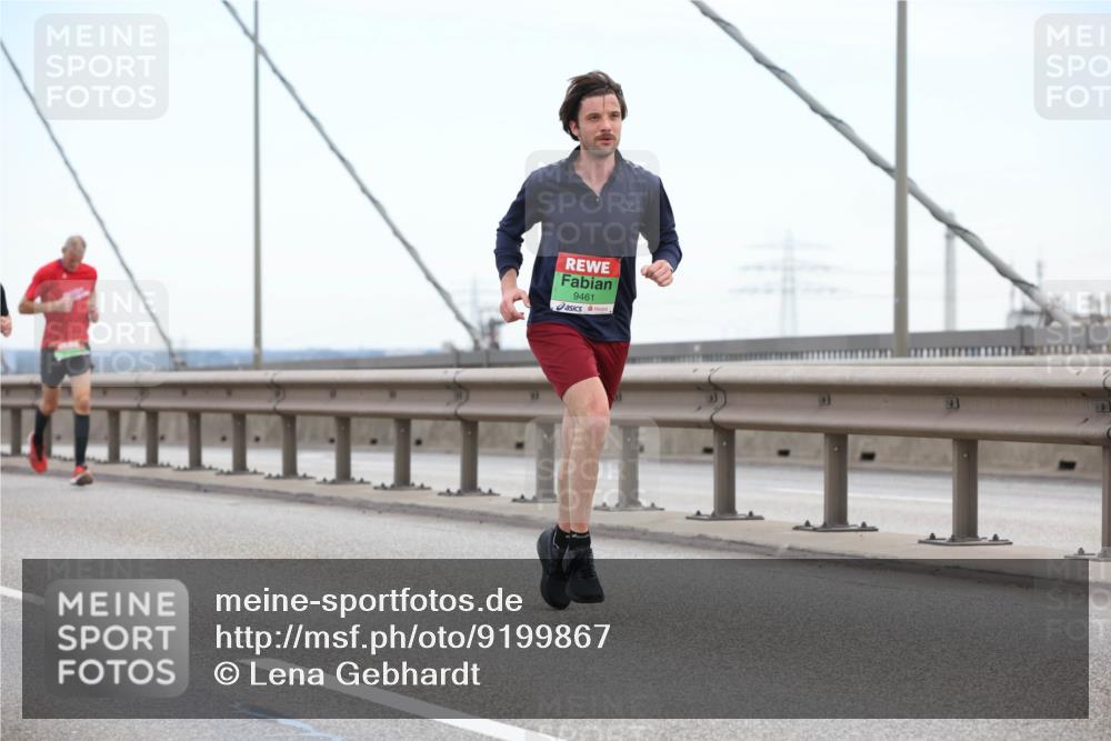 03.10.2025 - Köhlbrandbrückenlauf Lena Gebhardt http://msf.ph/oto/9199867 03.10.2025 15:20:12 Position 1 9461 meine-sportfotos.de