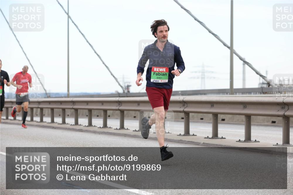 03.10.2025 - Köhlbrandbrückenlauf Lena Gebhardt http://msf.ph/oto/9199869 03.10.2025 15:20:13 Position 1 9461 meine-sportfotos.de