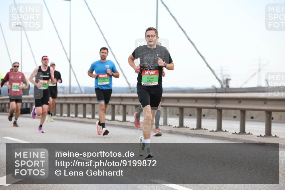 03.10.2025 - Köhlbrandbrückenlauf Lena Gebhardt http://msf.ph/oto/9199872 03.10.2025 15:20:14 Position 1 9707 meine-sportfotos.de