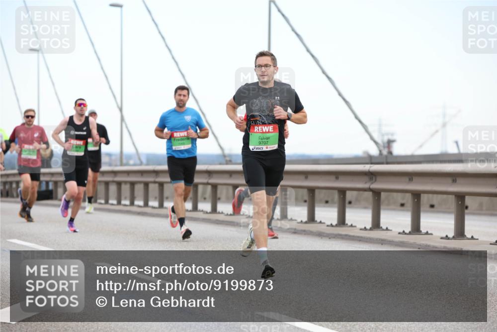 03.10.2025 - Köhlbrandbrückenlauf Lena Gebhardt http://msf.ph/oto/9199873 03.10.2025 15:20:14 Position 1 9707 meine-sportfotos.de