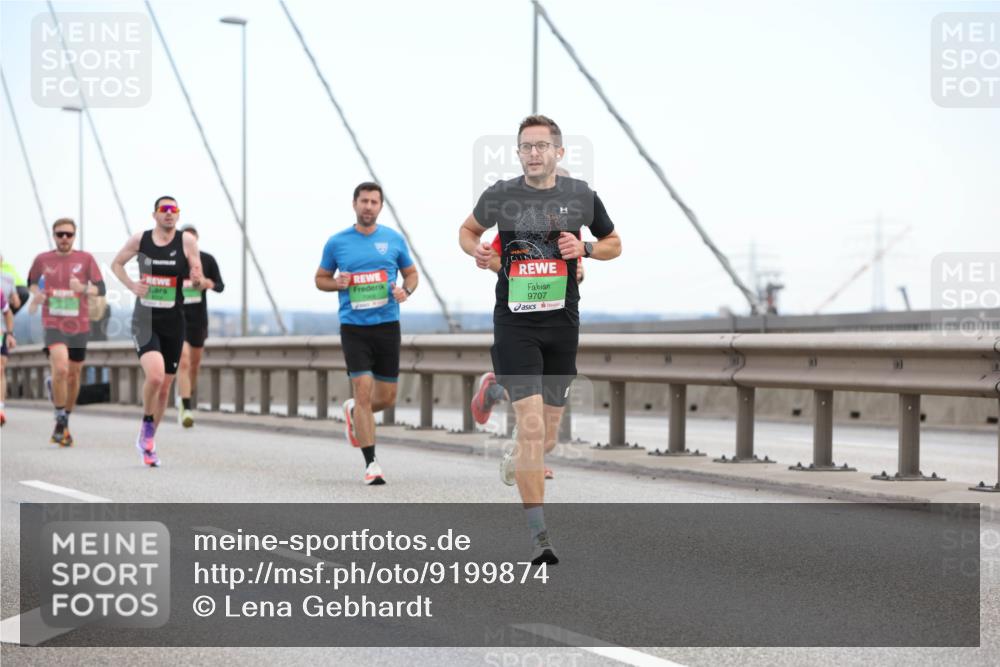 03.10.2025 - Köhlbrandbrückenlauf Lena Gebhardt http://msf.ph/oto/9199874 03.10.2025 15:20:14 Position 1 9707 meine-sportfotos.de