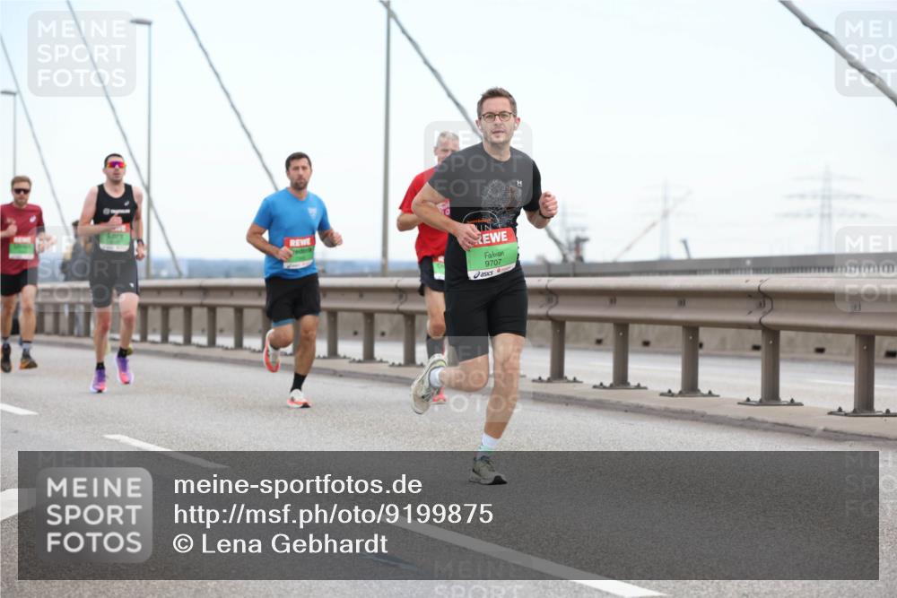 03.10.2025 - Köhlbrandbrückenlauf Lena Gebhardt http://msf.ph/oto/9199875 03.10.2025 15:20:14 Position 1 9707 meine-sportfotos.de